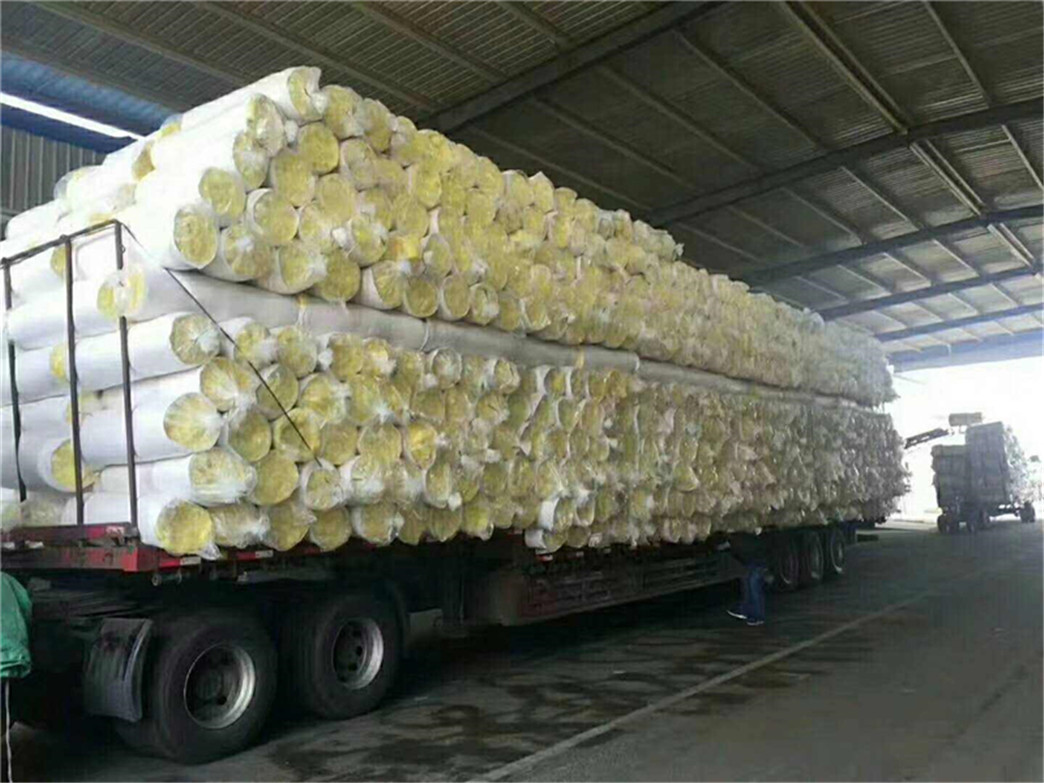 玻璃棉卷氈粘貼
